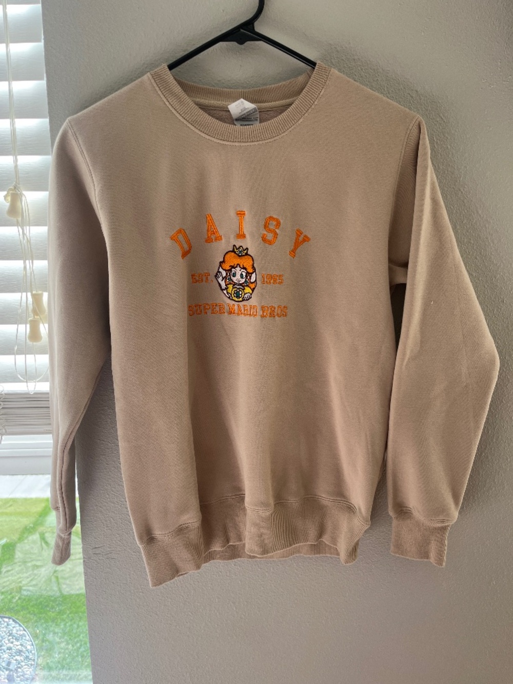 Cream/tan Mario Daisy sweatshirt